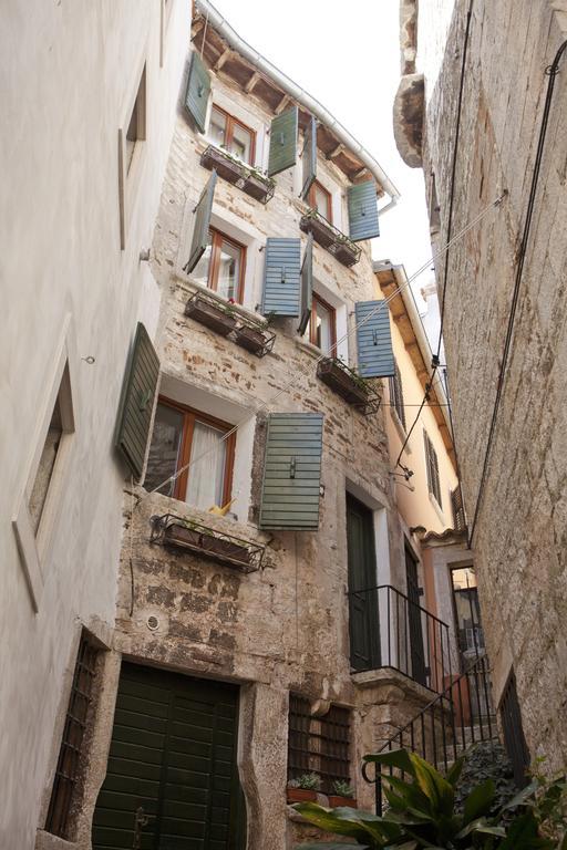 Deluxe Apartment Casa Flores With Sea View & Terrace Rovinj Quarto foto